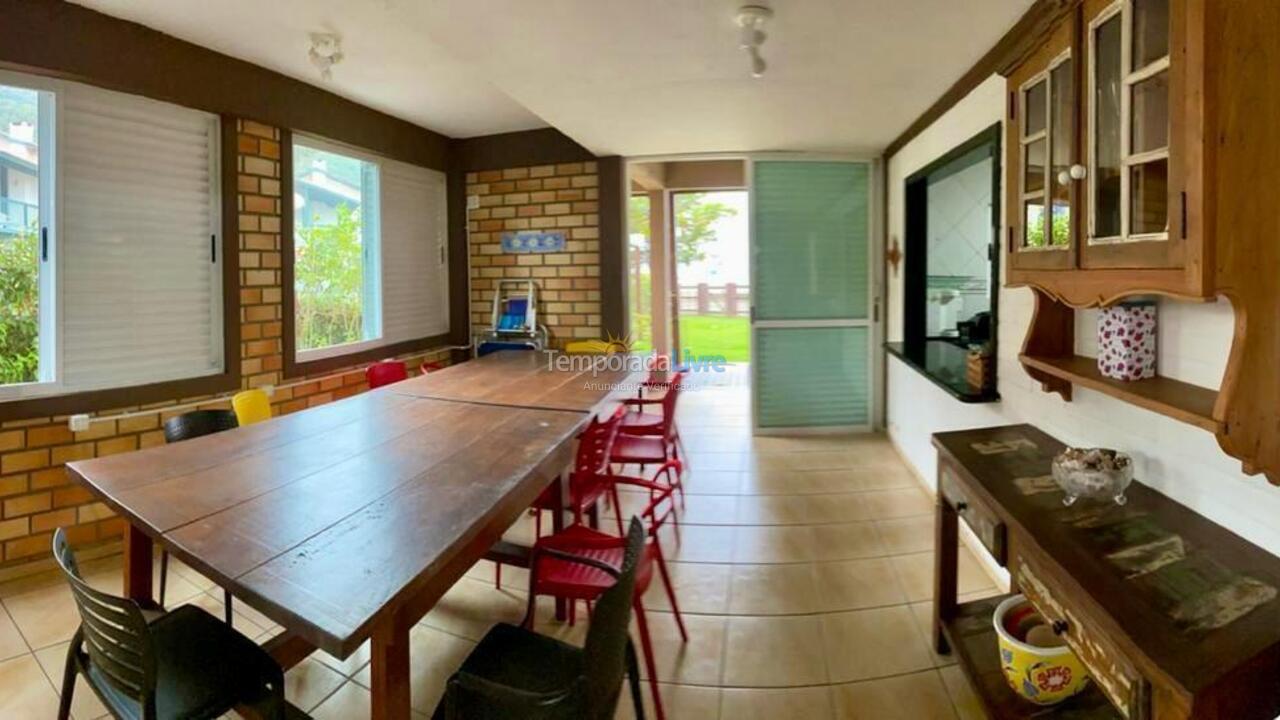 Casa para aluguel de temporada em Bombinhas (Praia de Bombas)