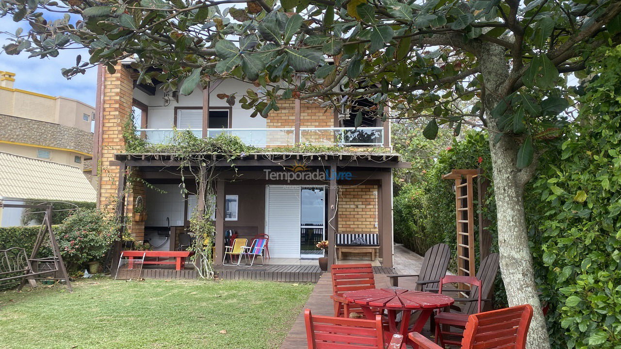 Casa para aluguel de temporada em Bombinhas (Praia de Bombas)