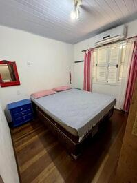 House on the seafront in Costão de Bombas for 8 people