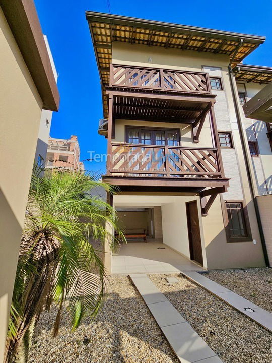 Casa para aluguel de temporada em Bombinhas (Canto Grande)