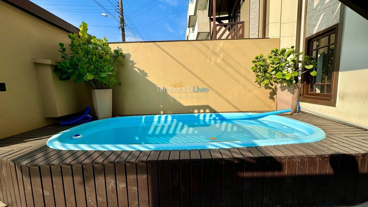 Casa para aluguel de temporada em Bombinhas (Canto Grande)