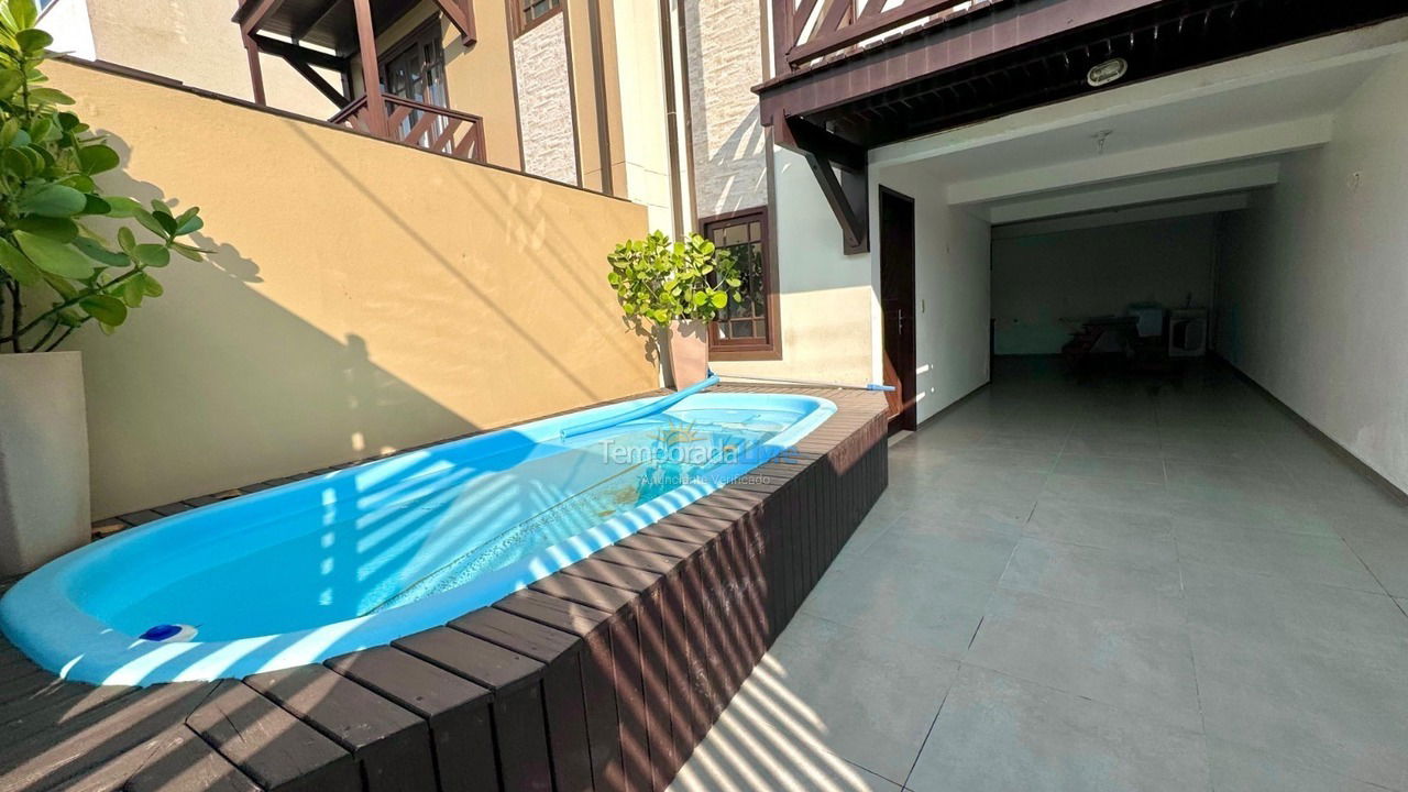 Casa para aluguel de temporada em Bombinhas (Canto Grande)