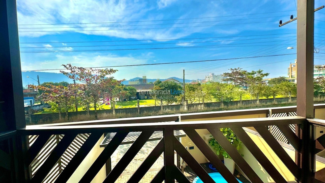 Casa para aluguel de temporada em Bombinhas (Canto Grande)