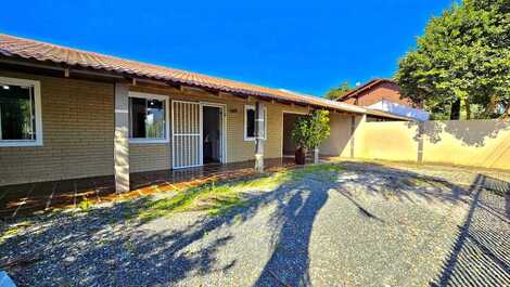 House with pool sleeps 12 people 600 meters from the sea in Mariscal
