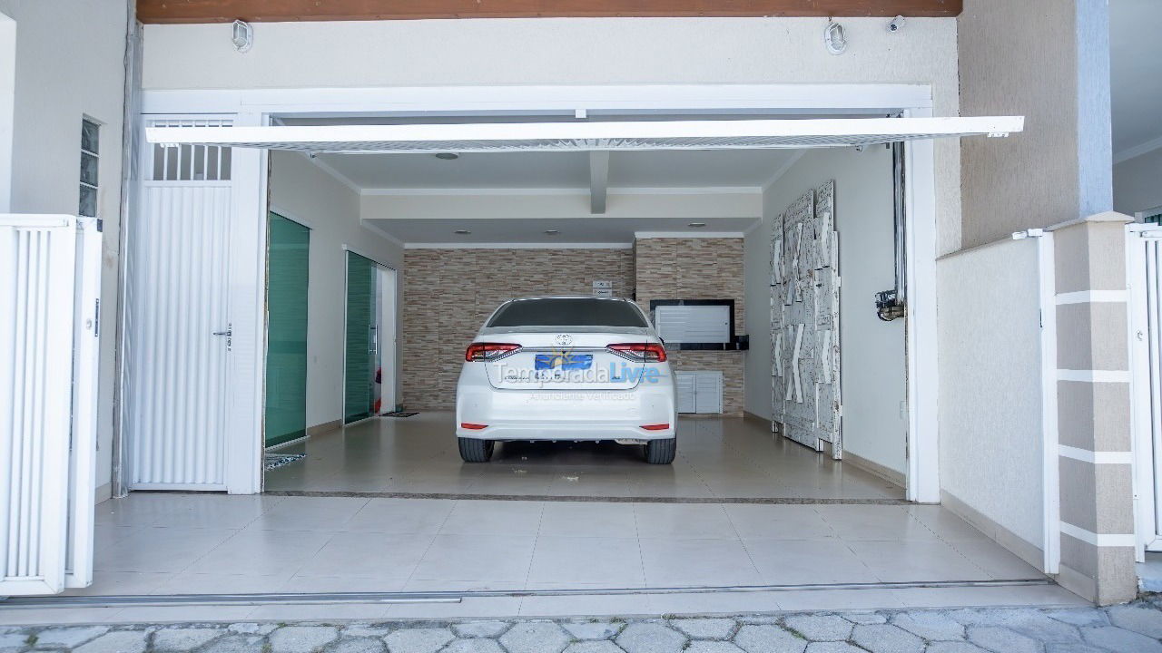 House for vacation rental in Bombinhas (Praia de Zimbros)