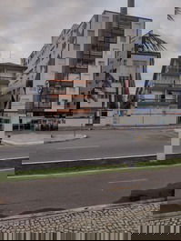 EXCELENTE APARTAMENTO EN EDIFICIO FRENTE A LA PLAYA