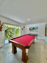 Casa de alto padrão na Praia da Baleia CA0297