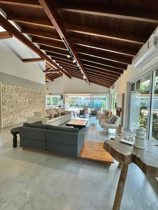 Casa para aluguel de temporada em São Sebastião (Praia da Baleia)