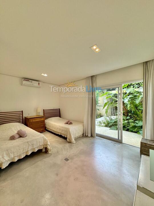 Casa para aluguel de temporada em São Sebastião (Praia da Baleia)