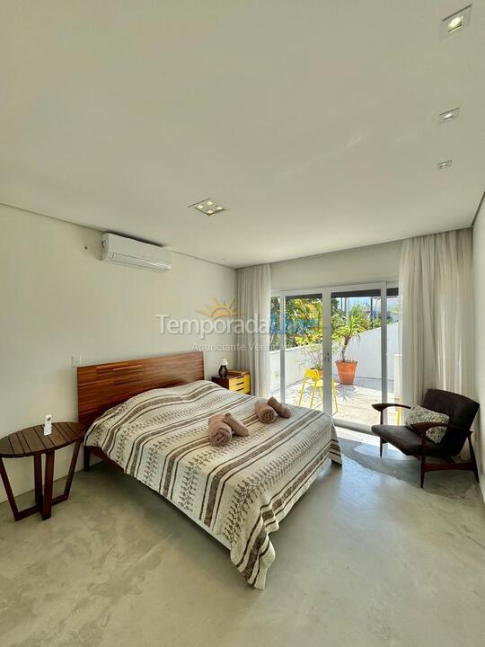 Casa para aluguel de temporada em São Sebastião (Praia da Baleia)