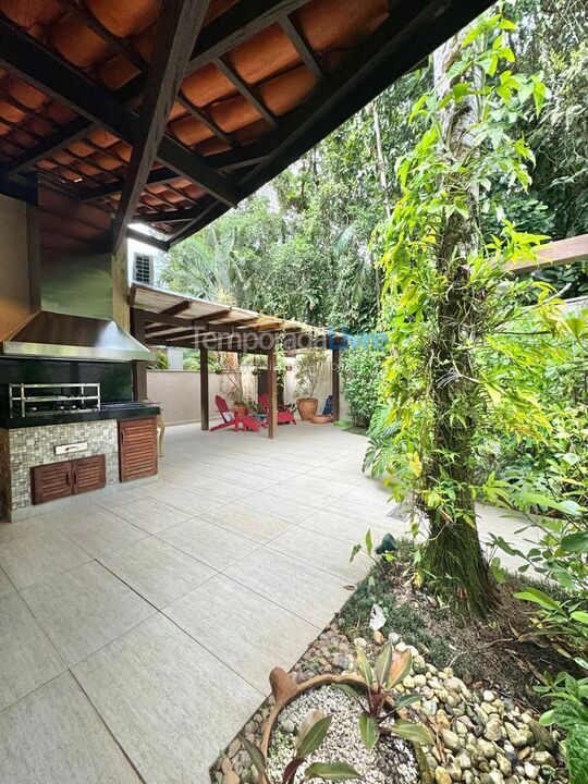 House for vacation rental in São Sebastião (Praia da Baleia)