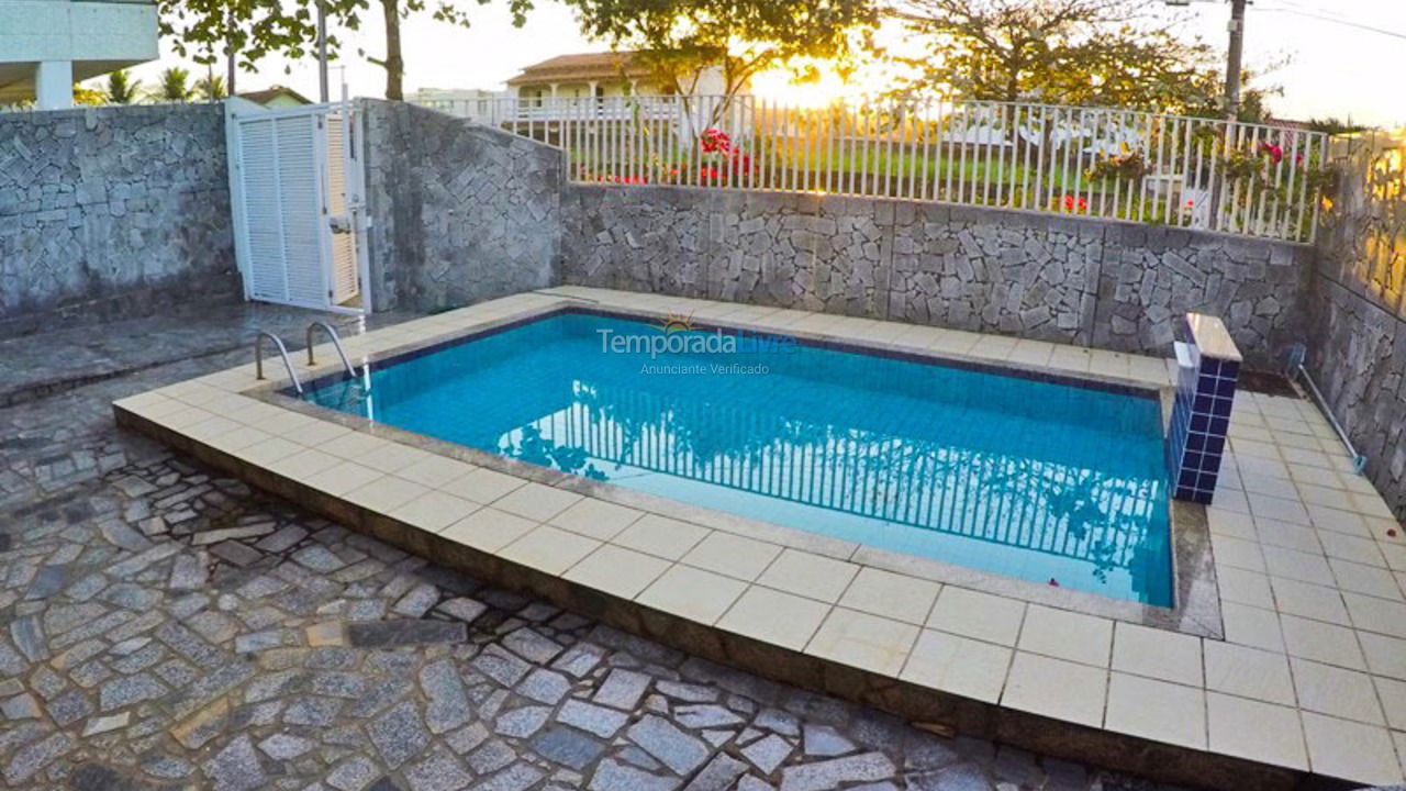 Casa para aluguel de temporada em Guarapari (Enseada Azul)