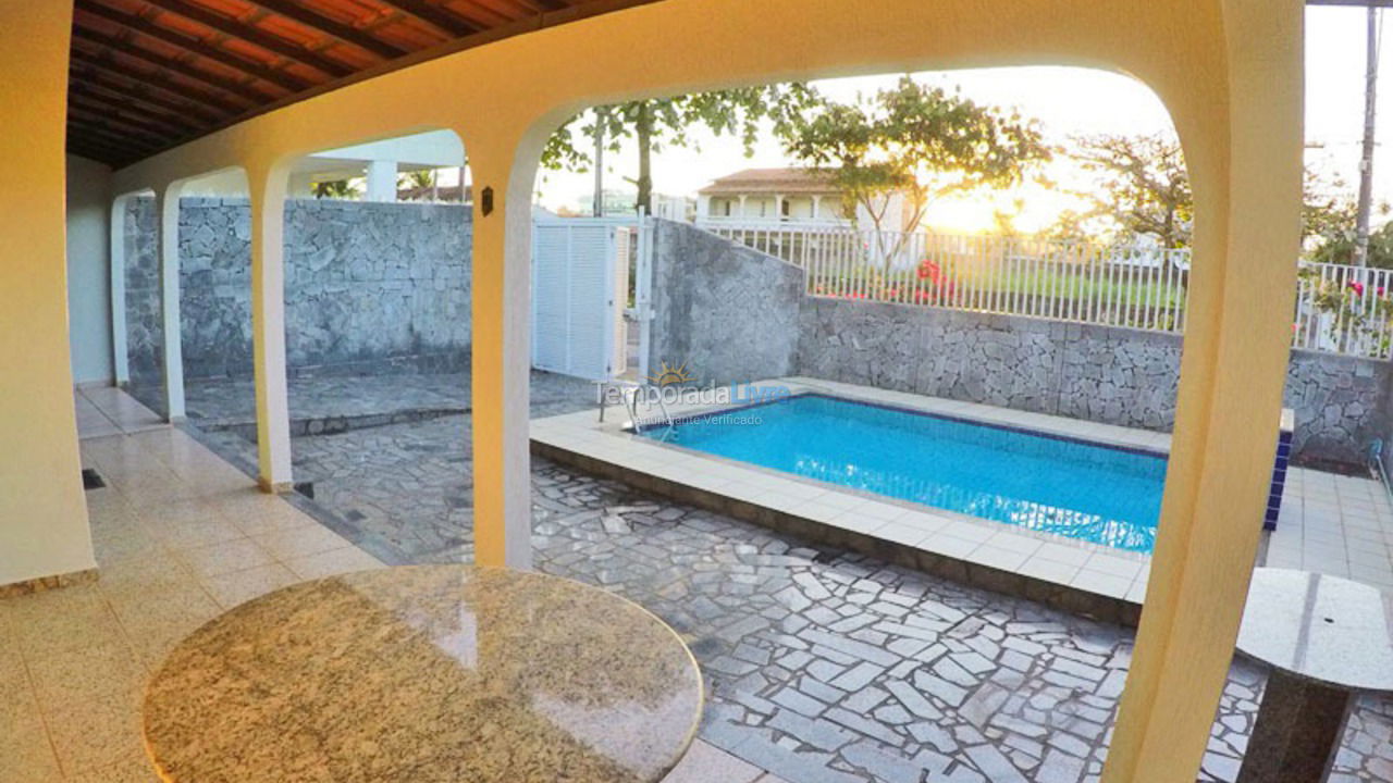 Casa para aluguel de temporada em Guarapari (Enseada Azul)