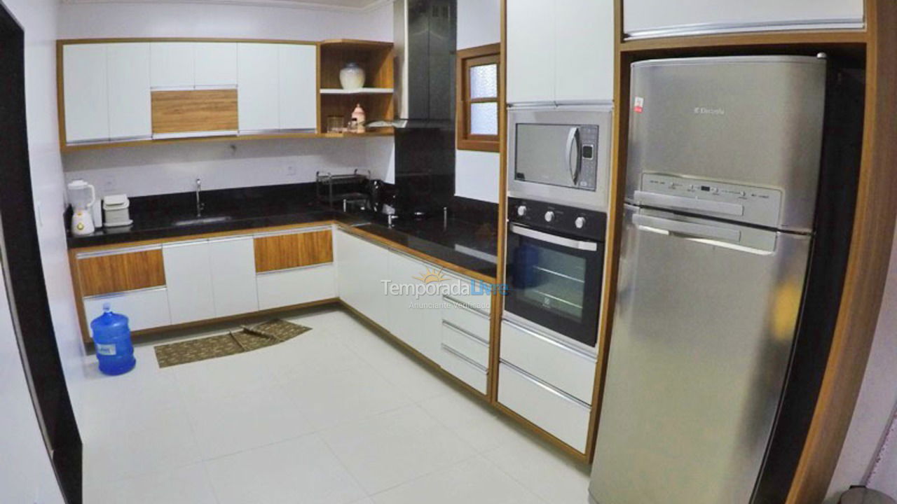 Casa para aluguel de temporada em Guarapari (Enseada Azul)