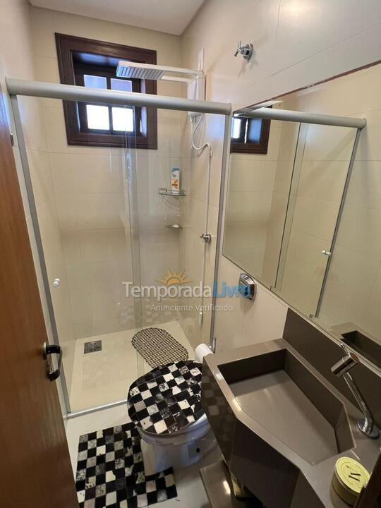 Casa para aluguel de temporada em Bombinhas (Praia de Bombas)