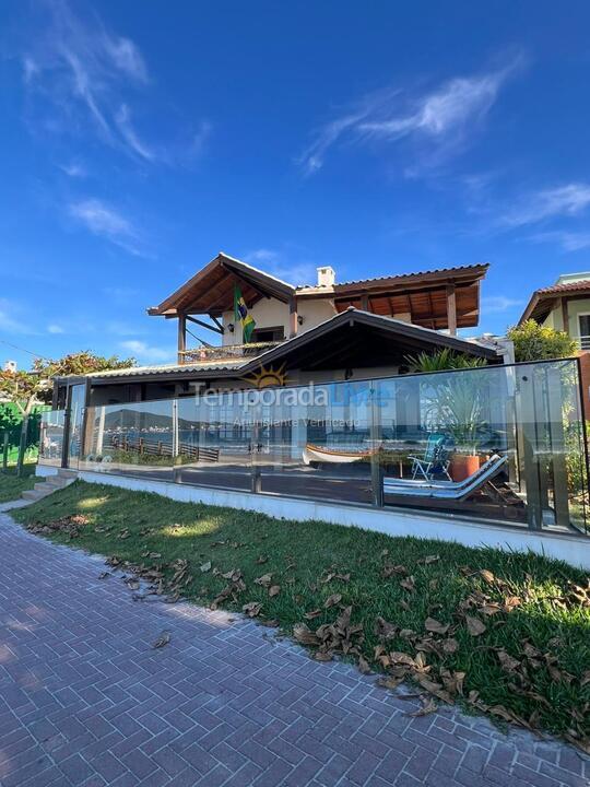 Casa para aluguel de temporada em Bombinhas (Praia de Bombas)