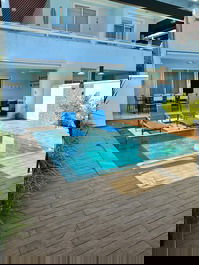 House with 4 suites and private heated pool