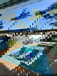 House with 4 suites and private heated pool