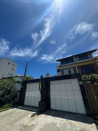 5-bedroom house with seasonal pool in Enseada Azul