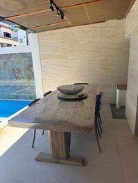 5-bedroom house with seasonal pool in Enseada Azul