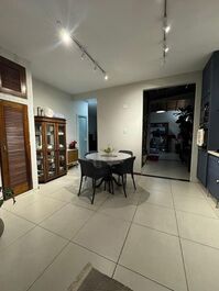 5-bedroom house with seasonal pool in Enseada Azul