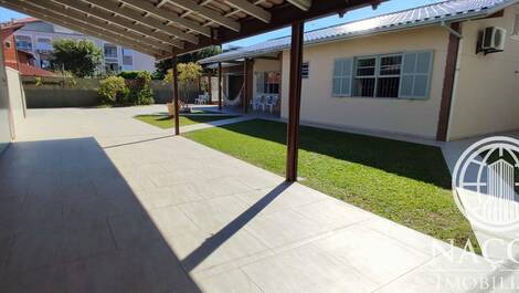 4-bedroom house for up to 14 people two blocks from the sea. SEASONAL