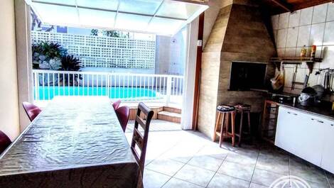 4-bedroom house for up to 14 people two blocks from the sea. SEASONAL