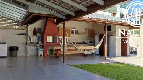 4 bedroom house for up to 14 people / two blocks from the beach...