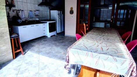4-bedroom house for up to 14 people two blocks from the sea. SEASONAL