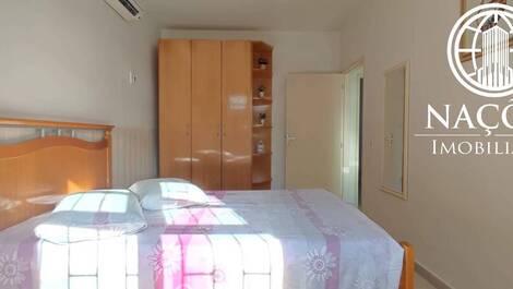 4 bedroom house for up to 14 people / two blocks from the beach...