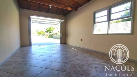 4-bedroom house for up to 14 people two blocks from the sea. SEASONAL