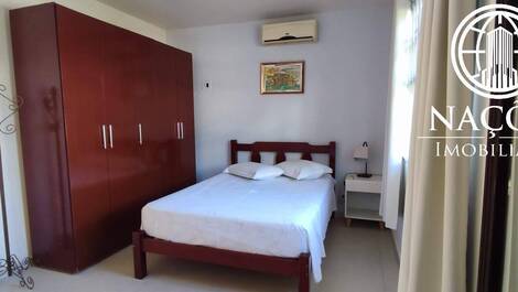 4 bedroom house for up to 14 people / two blocks from the beach...