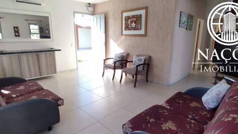 4 bedroom house for up to 14 people / two blocks from the beach...