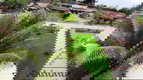 Sobrado Espaçoso com Jardim, Terraço e Área Gourmet a 500m da Praia...