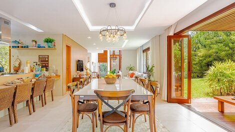 Excellent 5-Suite House with Maid - Praia do Forte