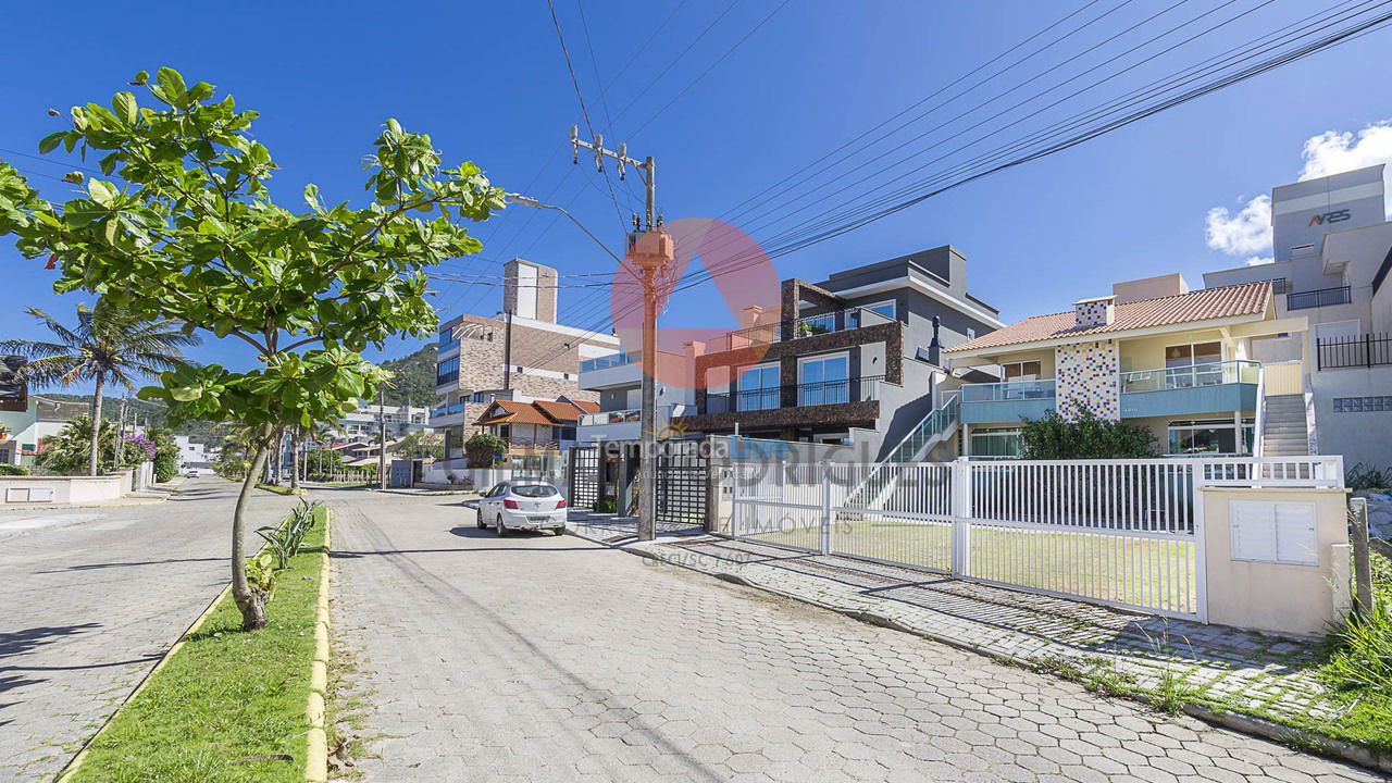 Apartamento para aluguel de temporada em Bombinhas (Praia de Canto Grande Mar de Fora)