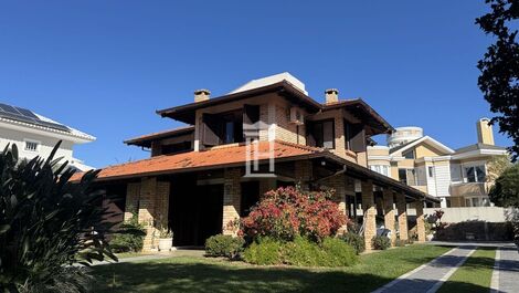 Casa cerca de la playa Jurerê Internacional
