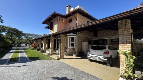 Casa cerca de la playa Jurerê Internacional