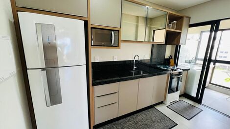 Lindo Apartamento 2 suítes a 120mts Praia Mariscal com Piscina( Novo)