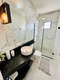Lindo Apartamento 2 suítes a 120mts Praia Mariscal com Piscina( Novo)