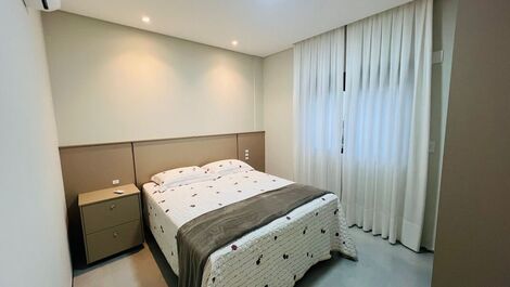Lindo Apartamento 2 suítes a 120mts Praia Mariscal com Piscina( Novo)