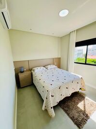 Lindo Apartamento 2 suítes a 120mts Praia Mariscal com Piscina( Novo)