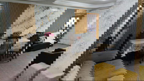 4 bedrooms with 2 air-conditioned suites close to Russi Russi