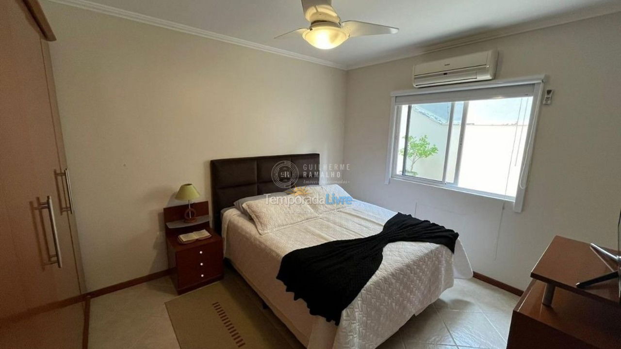 Apartamento para aluguel de temporada em Balneário Camboriú (Praia Central)
