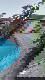 Piscina com churrasqueira 