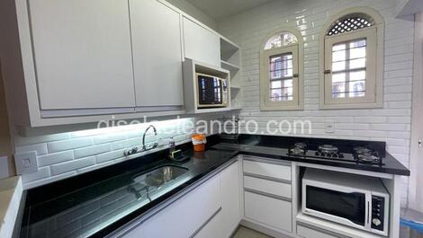 Charmoso duplex na Cachoeira com saida ao mar