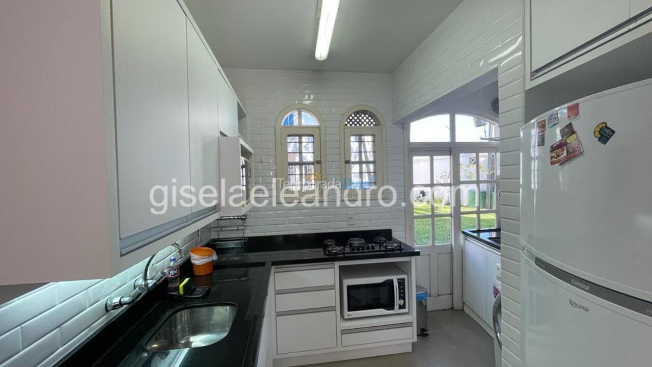 Apartamento para aluguel de temporada em Florianópolis (Cachoeira)