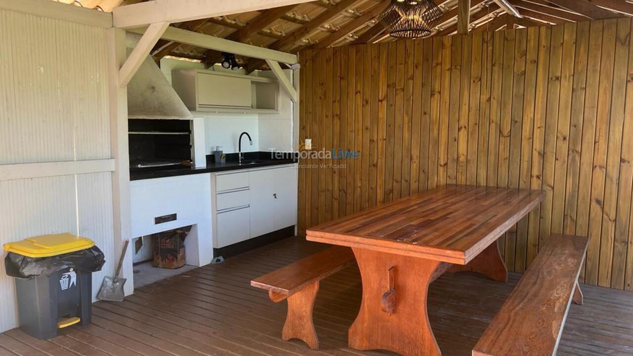 Apartamento para aluguel de temporada em Florianópolis (Cachoeira)