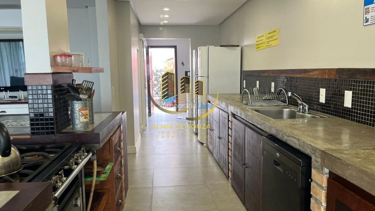 Casa para alquiler de vacaciones em Bombinhas (Ilhas)