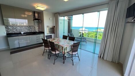 Belíssima Cobertura com vista para o mar em Mariscal